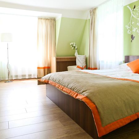 Hotel Martas Nams Ventspils Zimmer foto