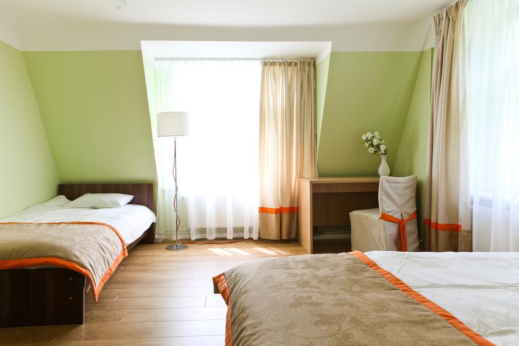 Hotel Martas Nams Ventspils Zimmer foto